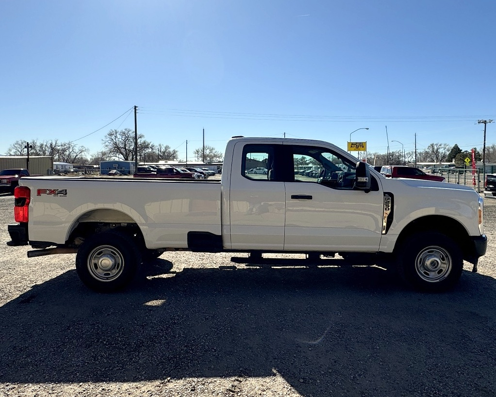Ford Super Duty F-250 SRW XL 4WD SuperCab 8' Box 2023