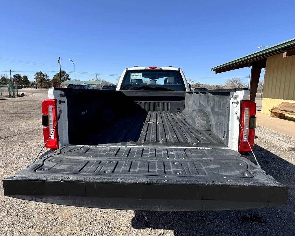 Ford Super Duty F-250 SRW XL 4WD SuperCab 8' Box 2023