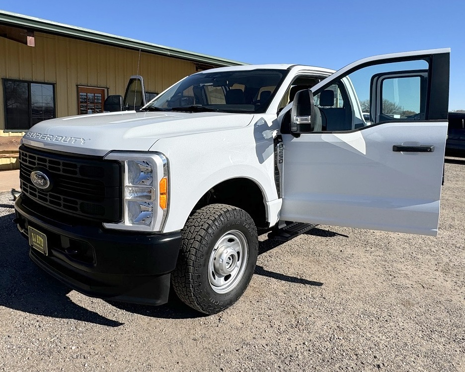 Ford Super Duty F-250 SRW XL 4WD SuperCab 8' Box 2023