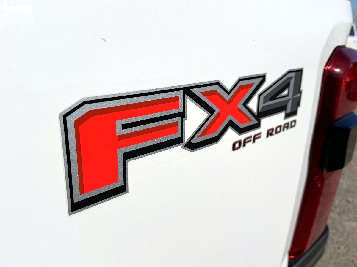 Ford Super Duty F-250 SRW XL 4WD SuperCab 8' Box 2023