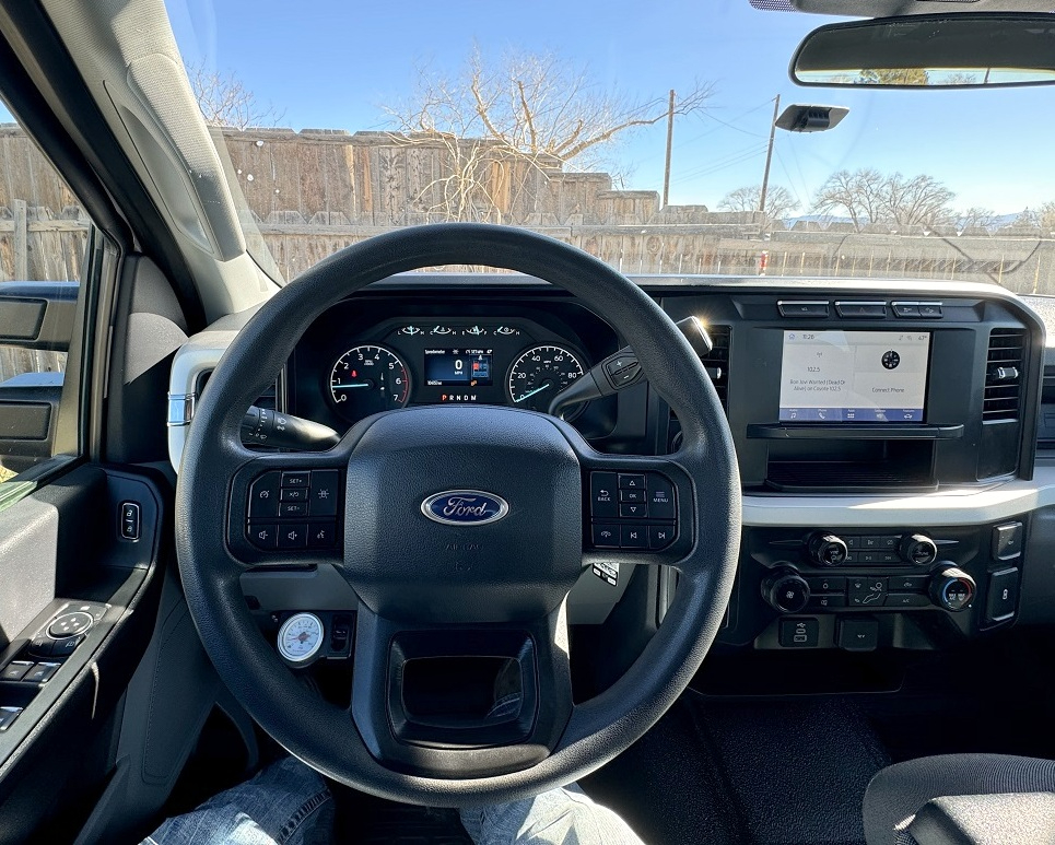 Ford Super Duty F-250 SRW XL 4WD SuperCab 8' Box 2023