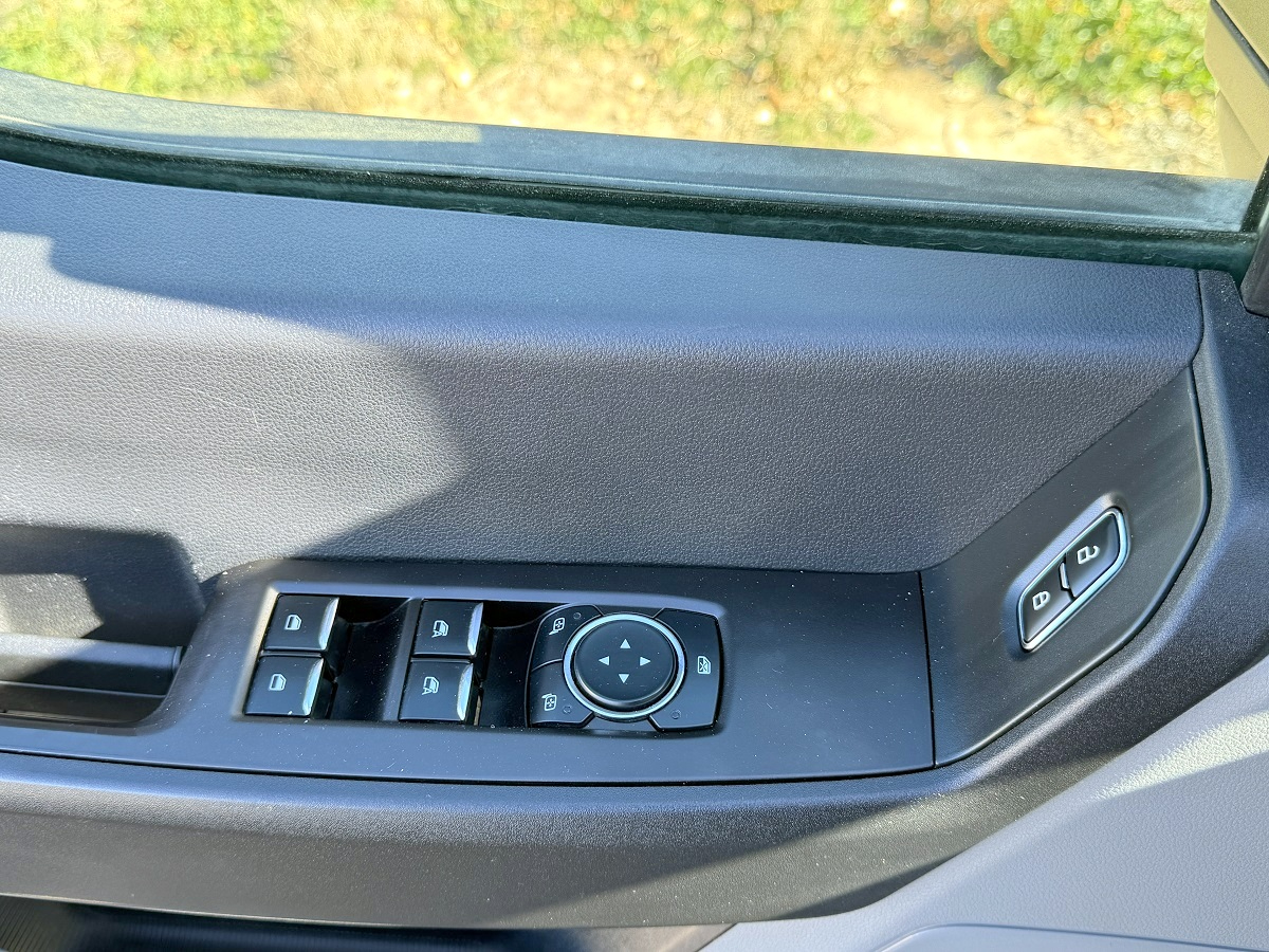 Ford Super Duty F-250 SRW XL 4WD SuperCab 8' Box 2023