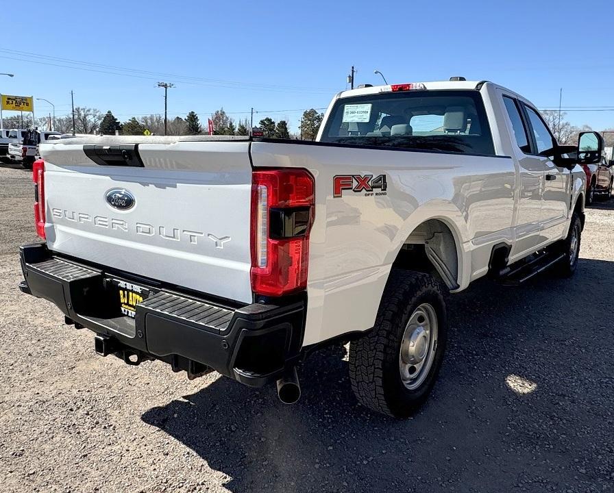 Ford Super Duty F-250 SRW XL 4WD SuperCab 8' Box 2023