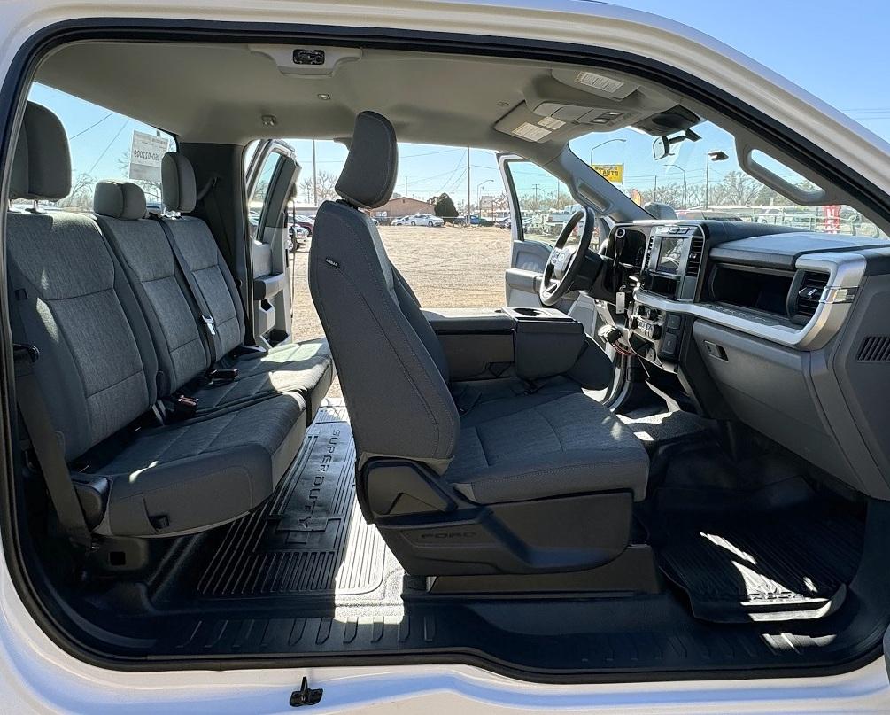 Ford Super Duty F-250 SRW XL 4WD SuperCab 8' Box 2023