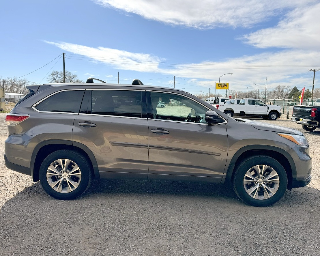 Toyota Highlander XLE V6 AWD (Natl) 2015