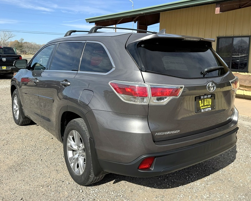 Toyota Highlander XLE V6 AWD (Natl) 2015