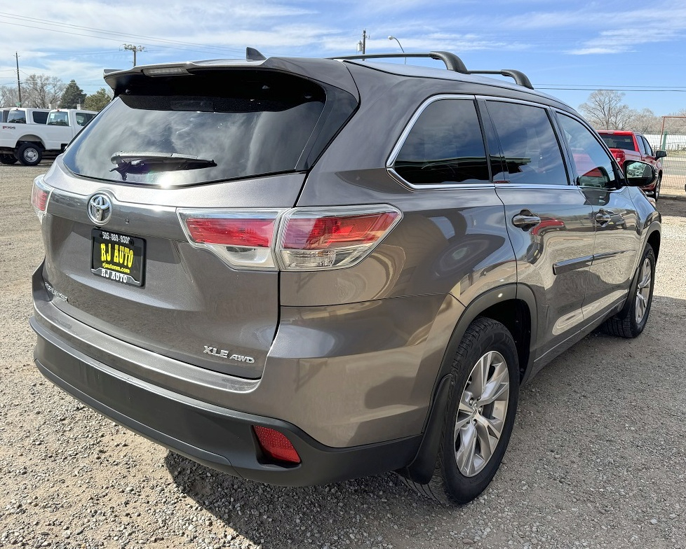 Toyota Highlander XLE V6 AWD (Natl) 2015