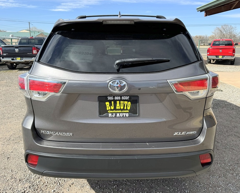 Toyota Highlander XLE V6 AWD (Natl) 2015