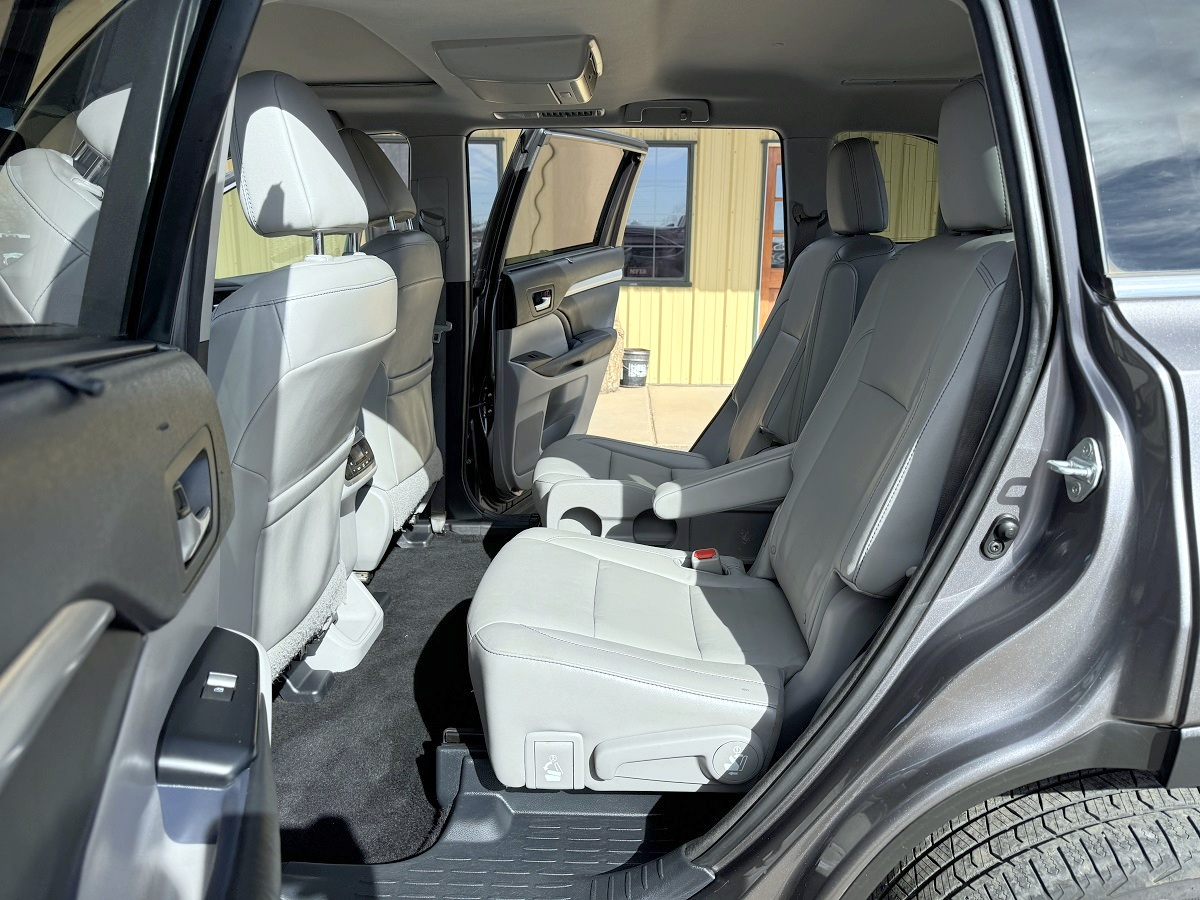 Toyota Highlander XLE V6 AWD (Natl) 2015