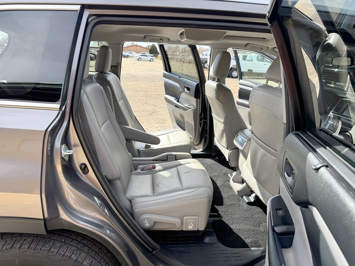 Toyota Highlander XLE V6 AWD (Natl) 2015