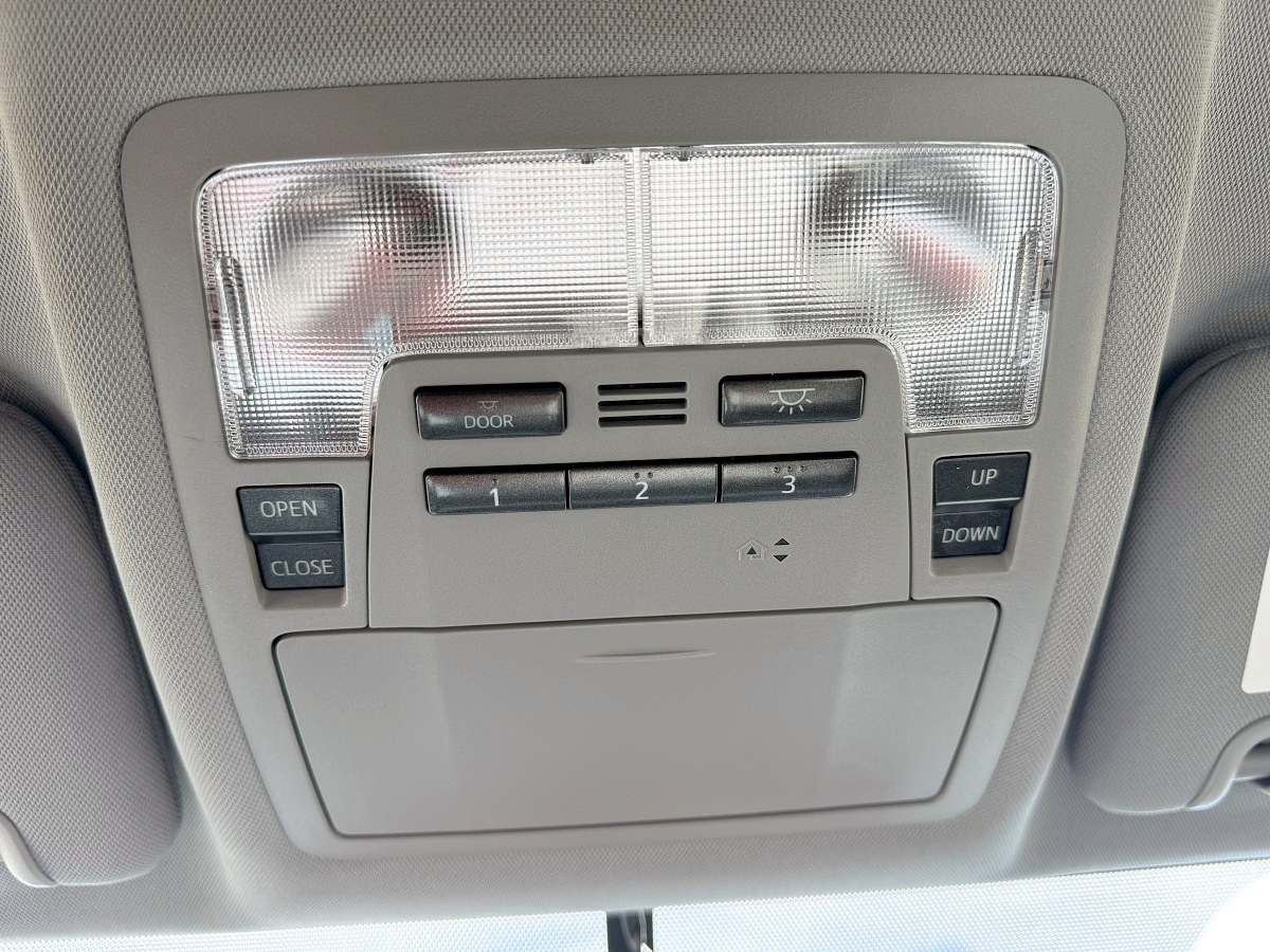 Toyota Highlander XLE V6 AWD (Natl) 2015