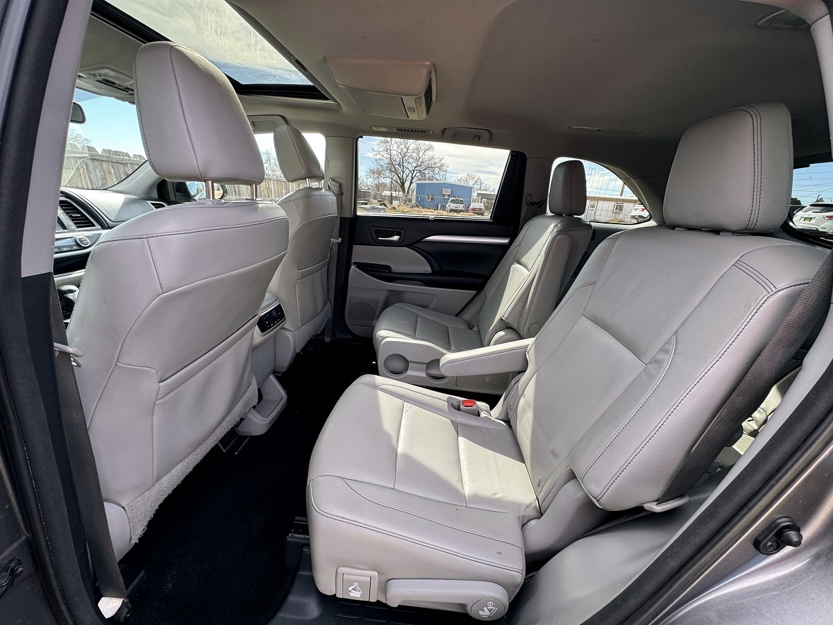 Toyota Highlander XLE V6 AWD (Natl) 2015