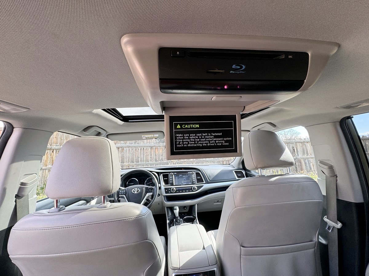 Toyota Highlander XLE V6 AWD (Natl) 2015