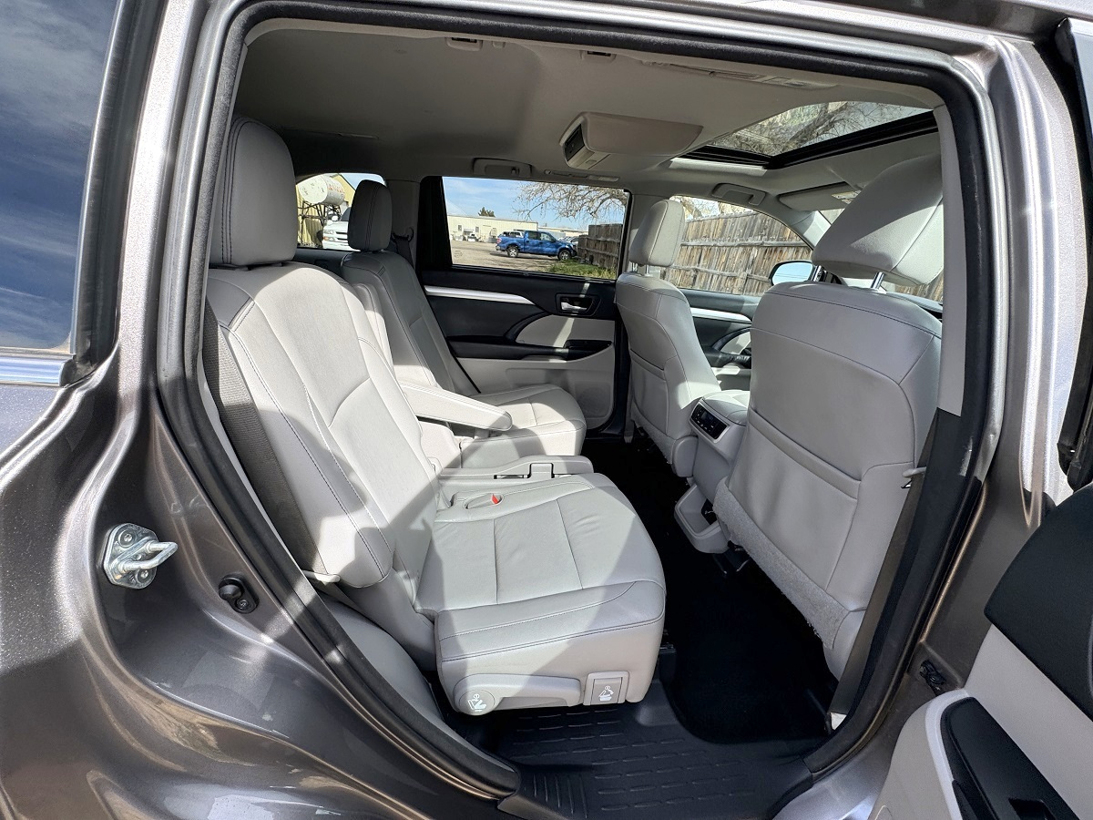 Toyota Highlander XLE V6 AWD (Natl) 2015