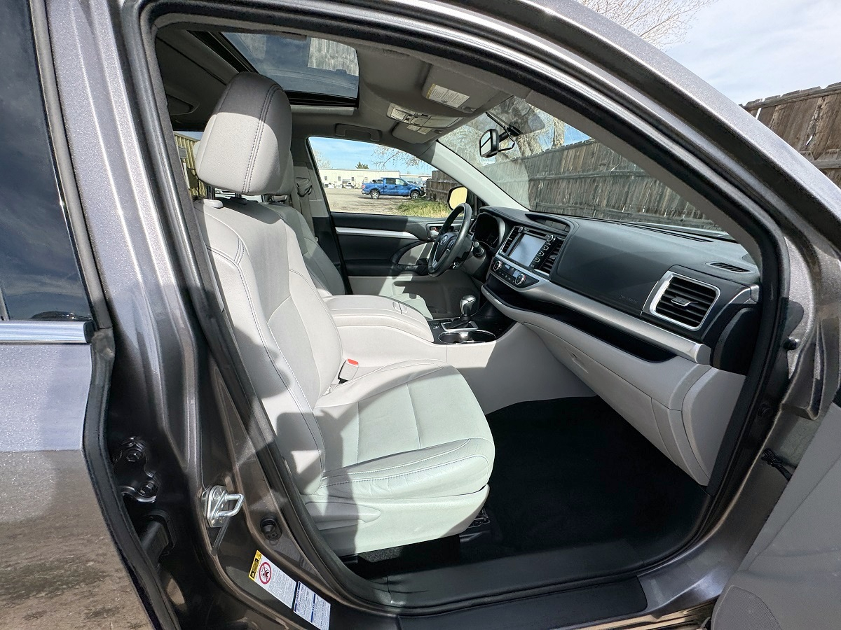 Toyota Highlander XLE V6 AWD (Natl) 2015