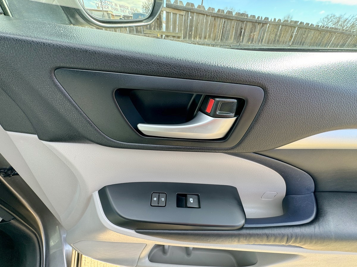 Toyota Highlander XLE V6 AWD (Natl) 2015