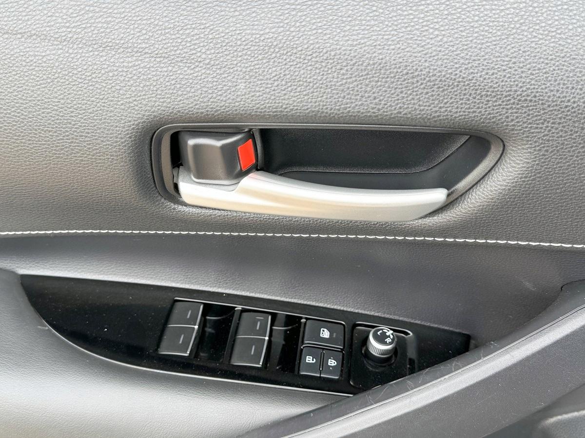 Toyota Corolla Hatchback SE CVT (Natl) 2019