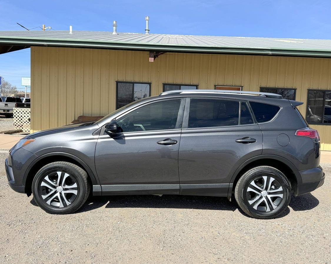 Toyota RAV4 LE FWD (Natl) 2018