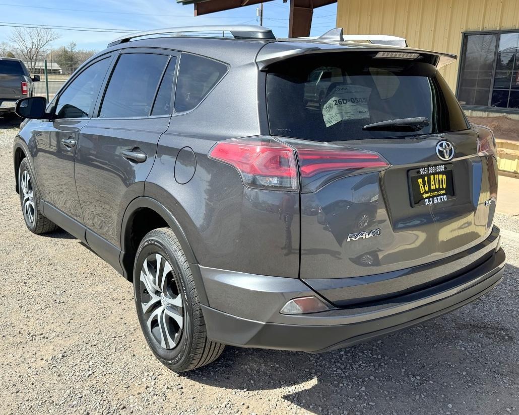 Toyota RAV4 LE FWD (Natl) 2018