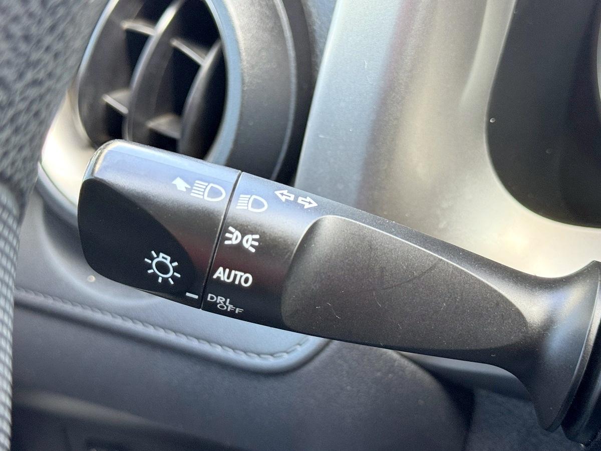 Toyota RAV4 LE FWD (Natl) 2018