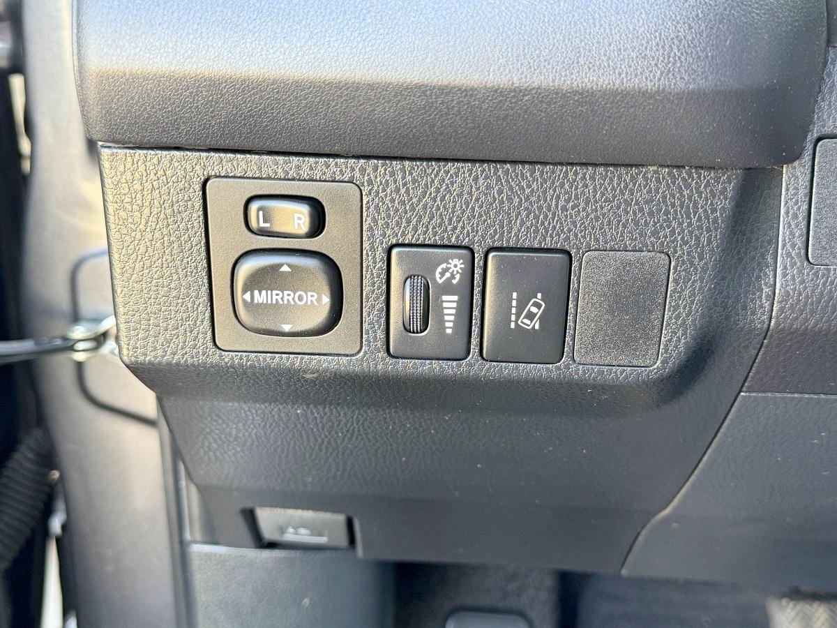 Toyota RAV4 LE FWD (Natl) 2018