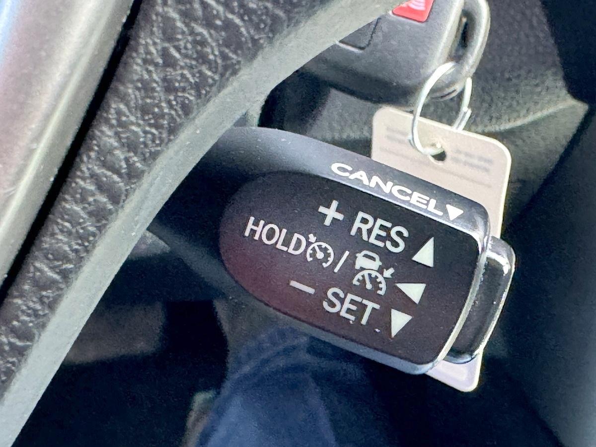 Toyota RAV4 LE FWD (Natl) 2018