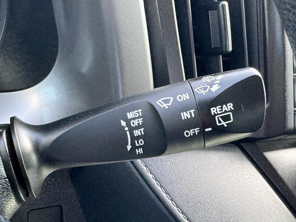 Toyota RAV4 LE FWD (Natl) 2018