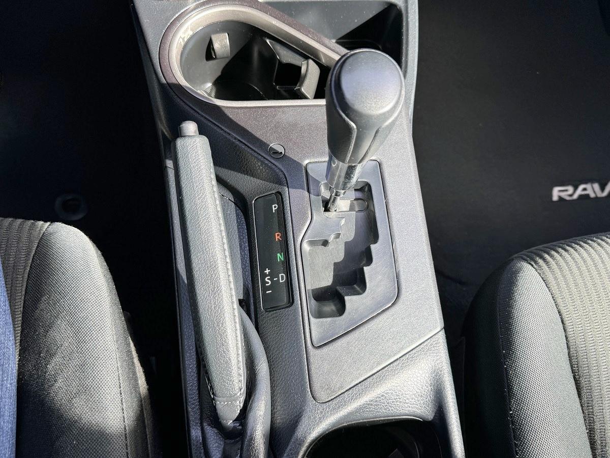 Toyota RAV4 LE FWD (Natl) 2018