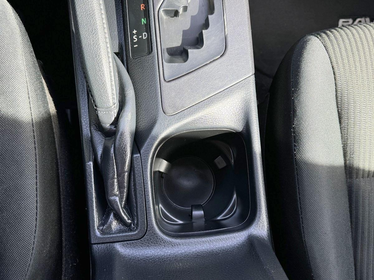 Toyota RAV4 LE FWD (Natl) 2018