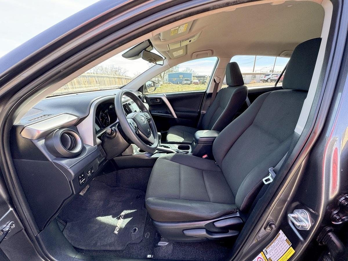 Toyota RAV4 LE FWD (Natl) 2018