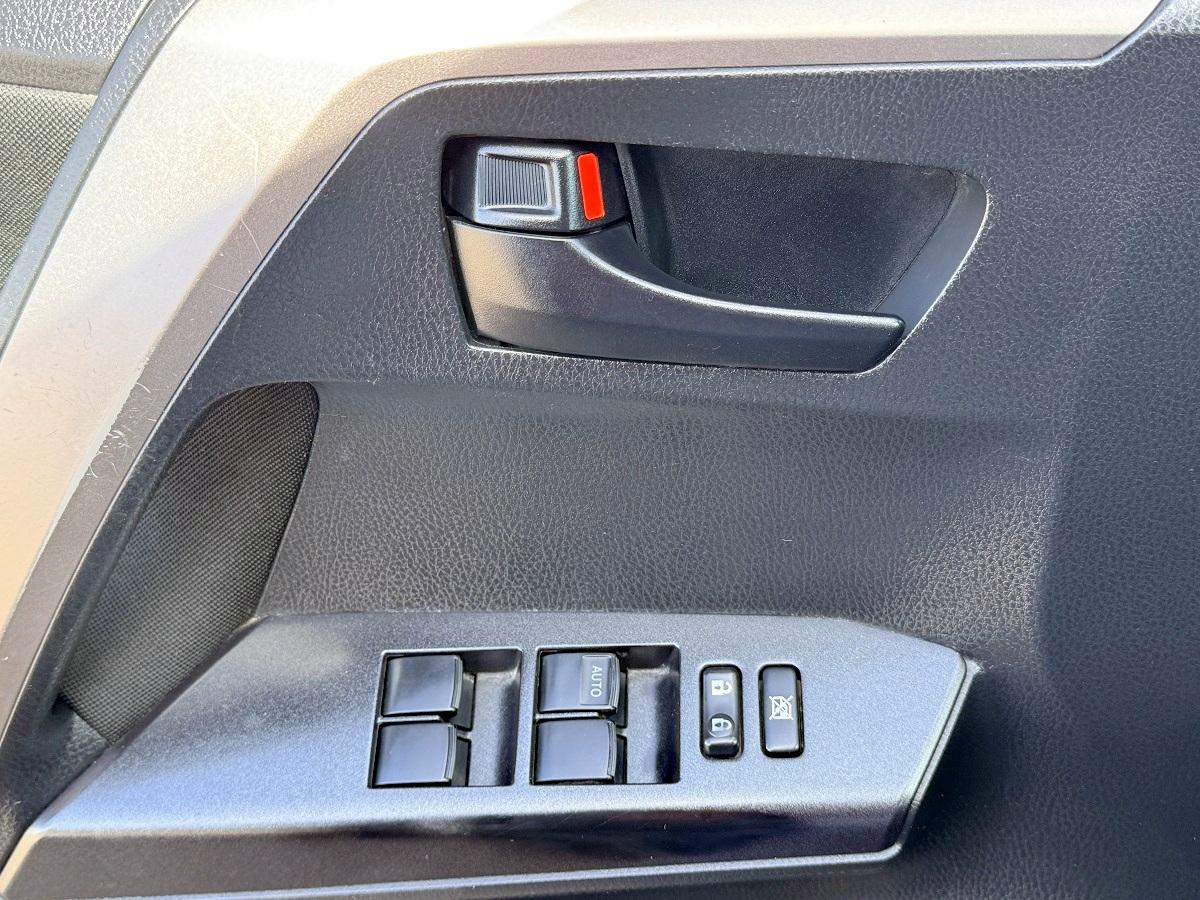 Toyota RAV4 LE FWD (Natl) 2018