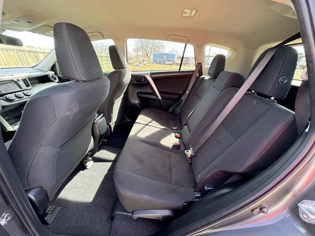 Toyota RAV4 LE FWD (Natl) 2018