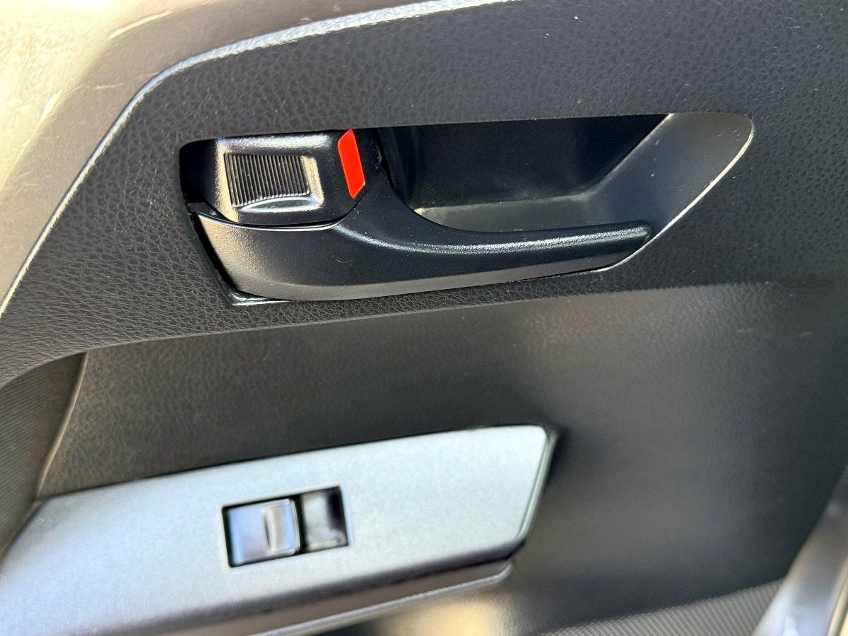 Toyota RAV4 LE FWD (Natl) 2018