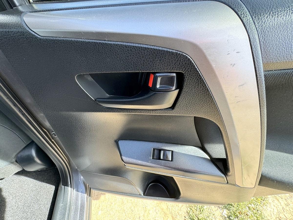 Toyota RAV4 LE FWD (Natl) 2018