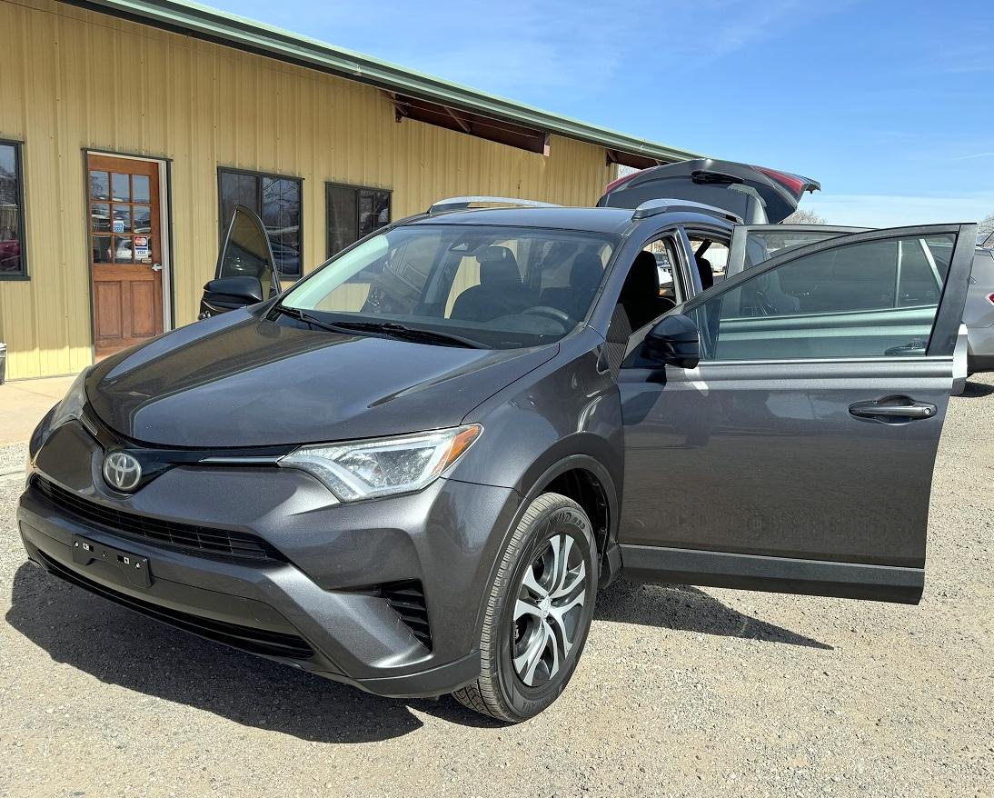 Toyota RAV4 LE FWD 2018