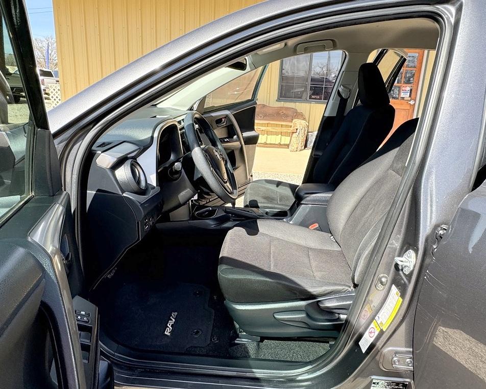 Toyota RAV4 LE FWD 2018