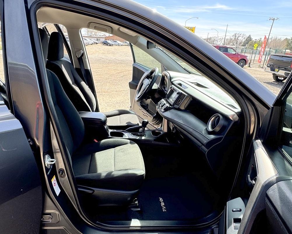 Toyota RAV4 LE FWD 2018