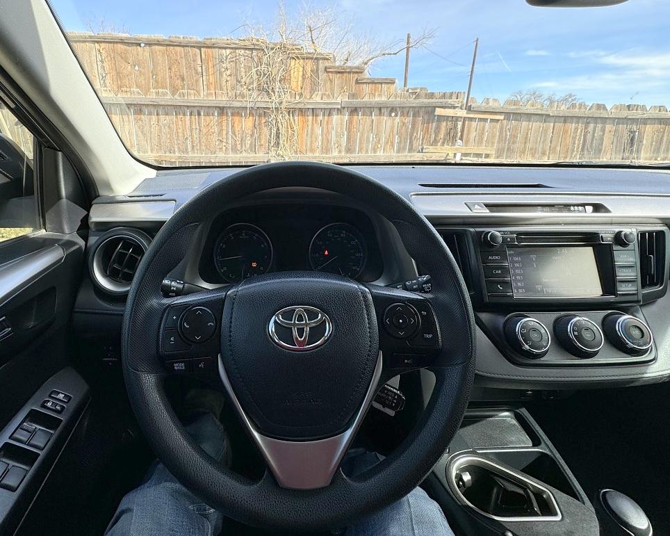 Toyota RAV4 LE FWD 2018