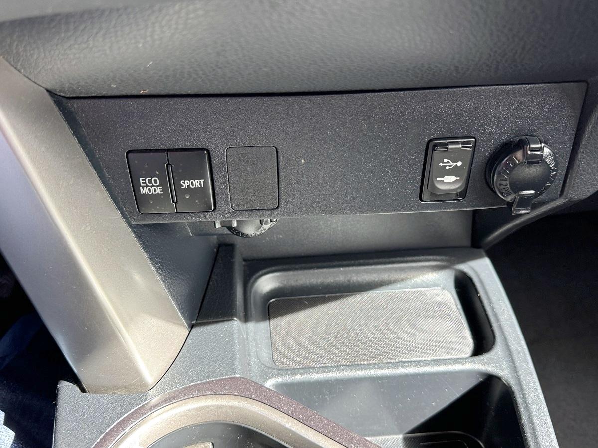 Toyota RAV4 LE FWD 2018