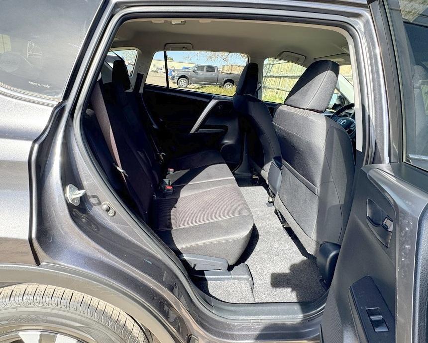 Toyota RAV4 LE FWD 2018
