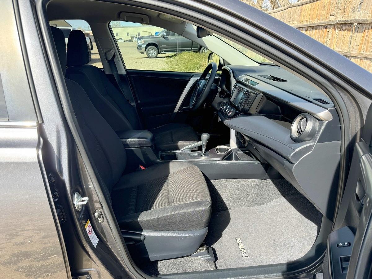 Toyota RAV4 LE FWD 2018