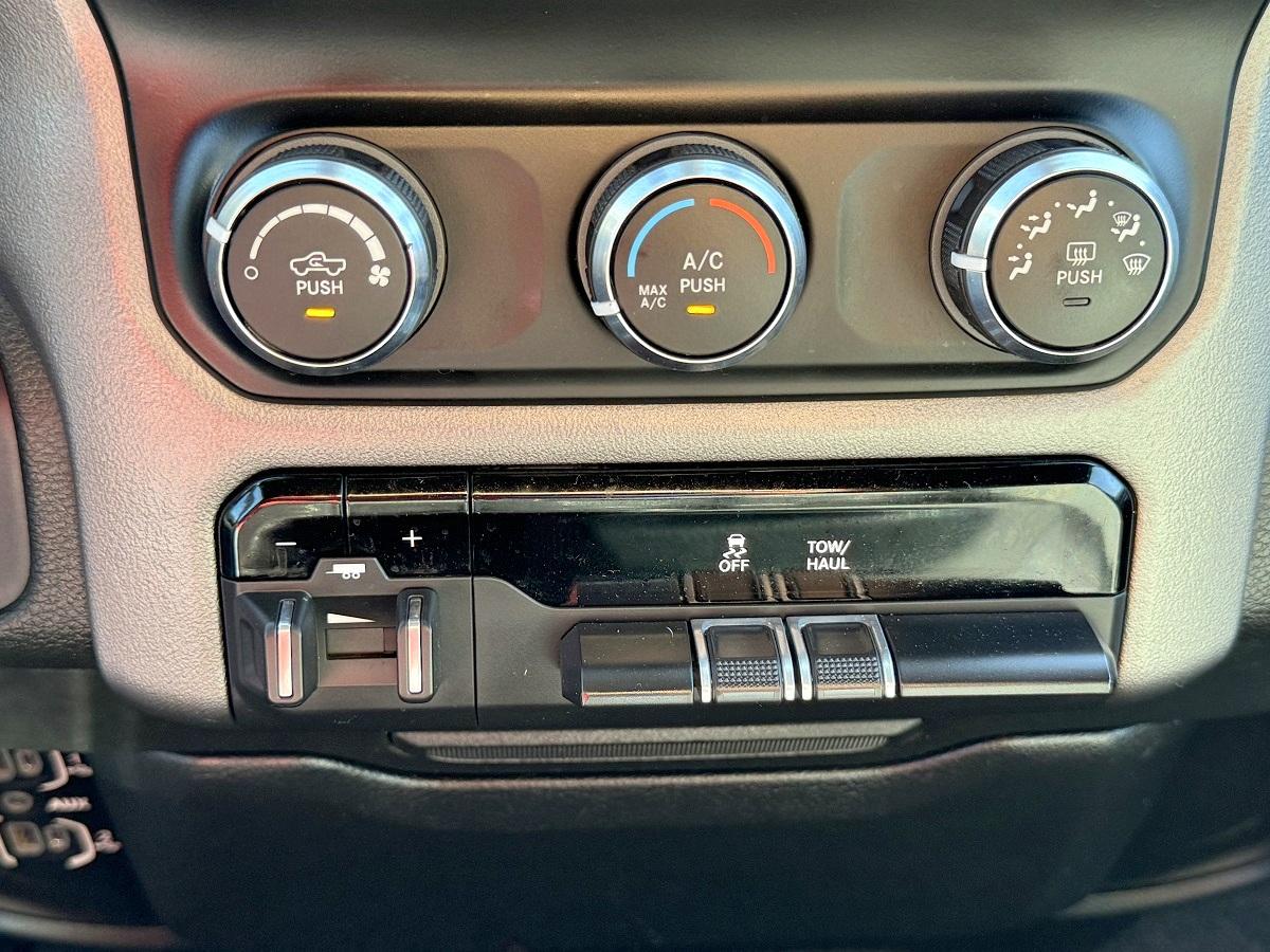 RAM 2500 Big Horn 4x4 Crew Cab 6'4" Box 2021