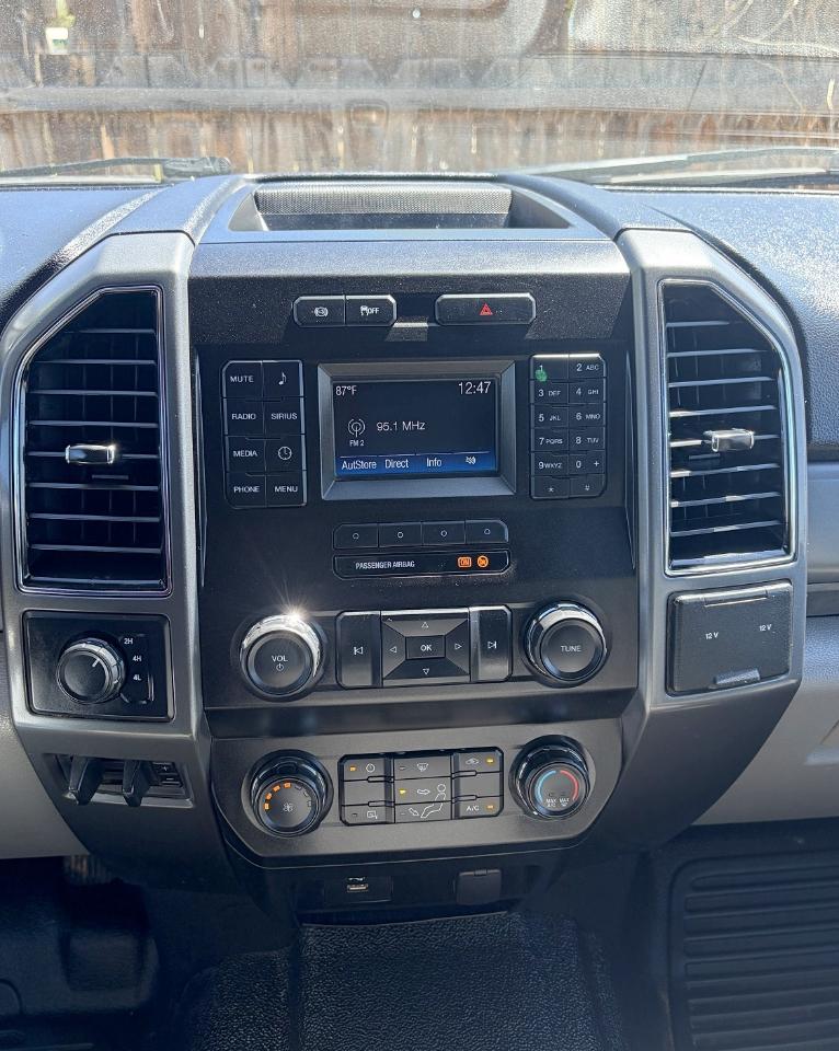 Ford Super Duty F-350 SRW XLT 4WD Crew Cab 8' Box 2019