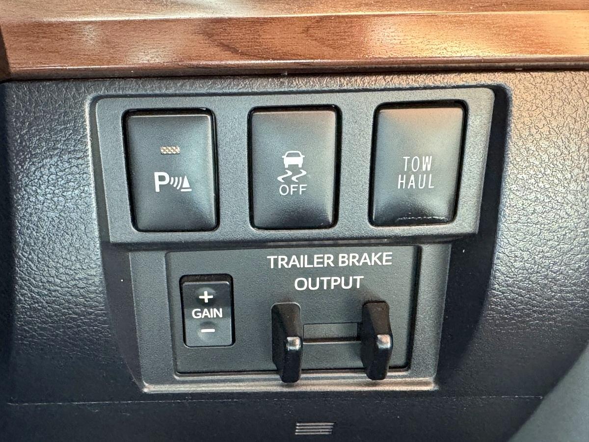 Toyota Tundra 4WD Limited CrewMax 5.5' Bed (Natl) 2018