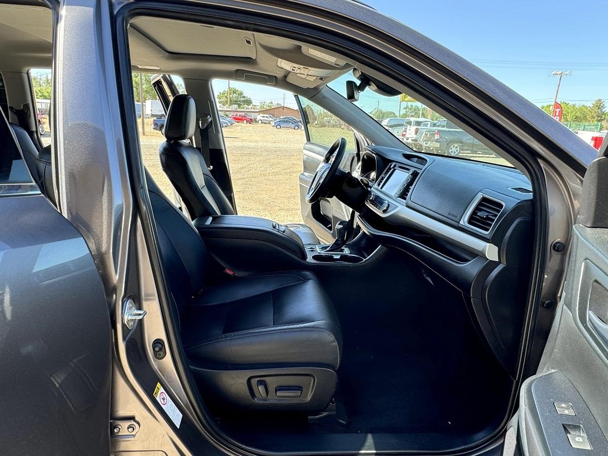 Toyota Highlander XLE V6 FWD (Natl) 2019