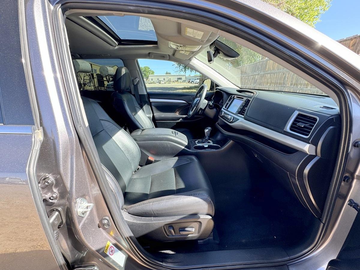 Toyota Highlander XLE V6 FWD (Natl) 2019