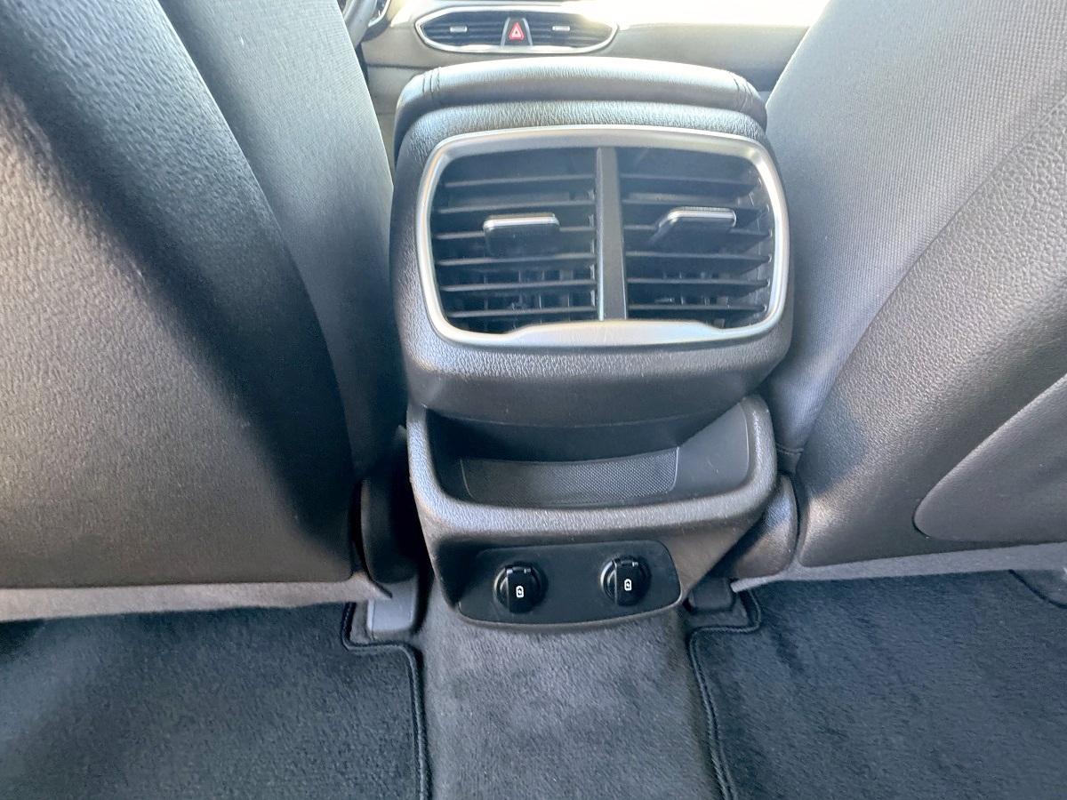 Hyundai Santa Fe SEL 2.4L Auto FWD 2020