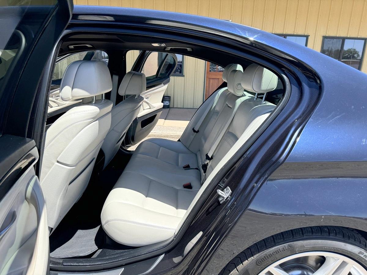 BMW 5 Series 4dr Sdn 535i RWD 2015