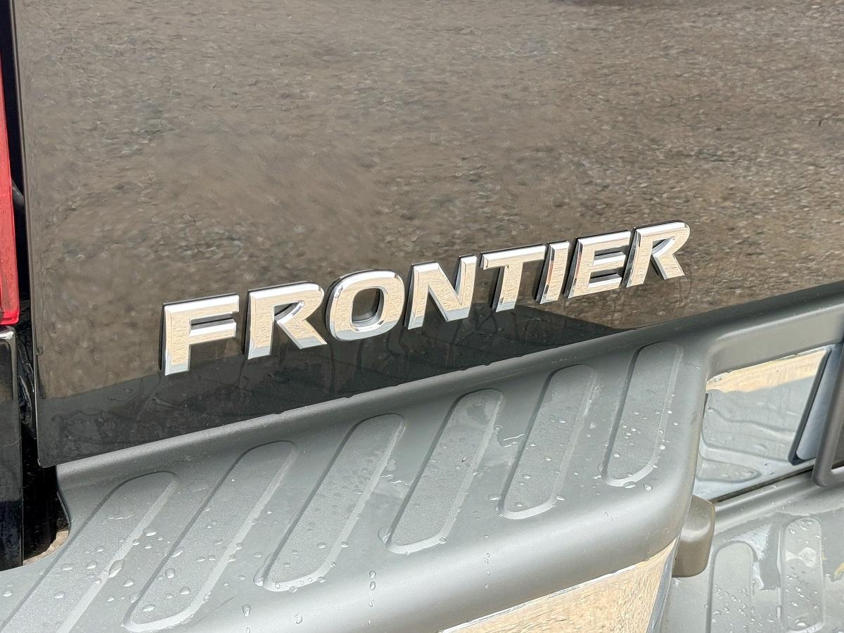 Nissan Frontier 2WD Crew Cab SWB Auto SL 2012