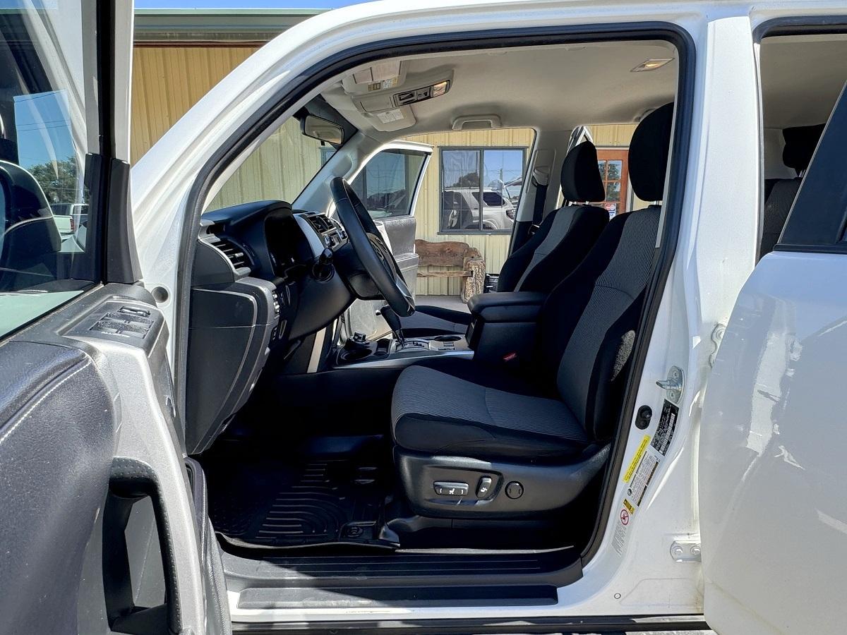 Toyota 4Runner SR5 4WD (Natl) 2017